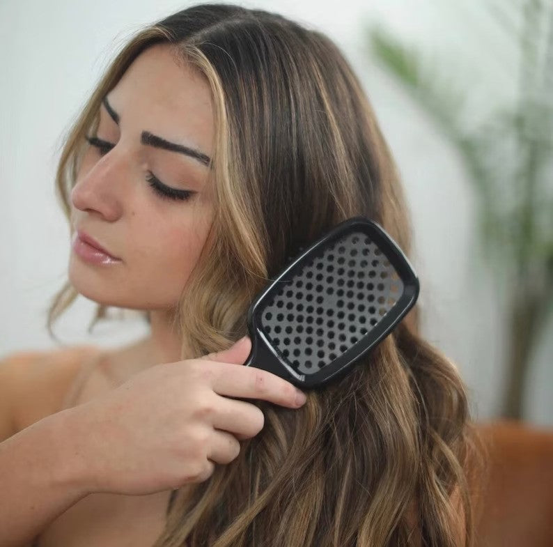 מברשת סירוק שמסירה קשרים בלי כאב
