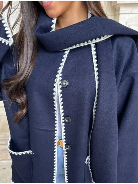 Elegante und vielseitige Jacke mit integrierter Schal 